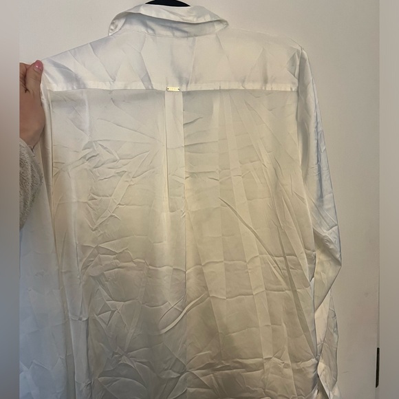 White House Black Market White Silk Blouse- excellent condition - Picture 2 of 2